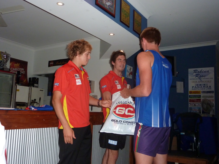 gold coast suns jumper. Gold Coast SUNS players,